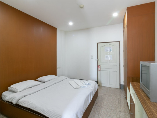 曼谷沃拉达宫酒店主图