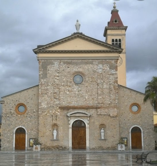 chiesa Sacra Famiglia景点图片