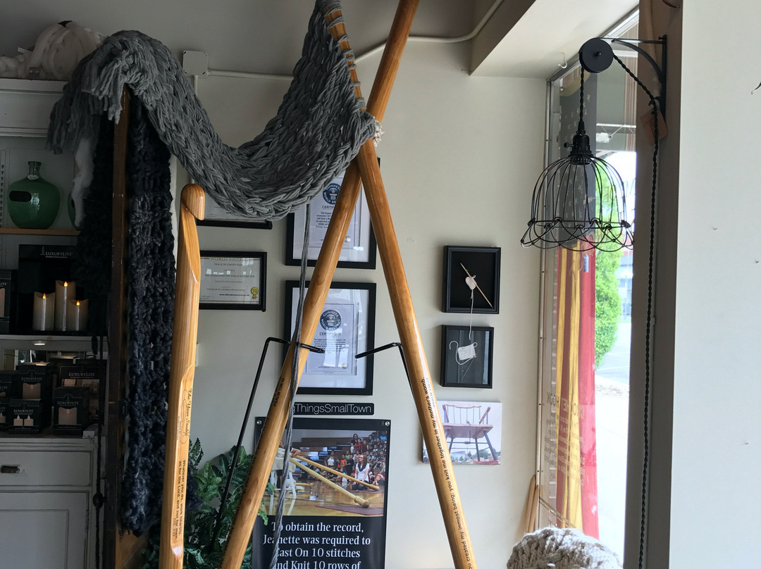 Big Knitting Needles and Crochet Hook景点图片
