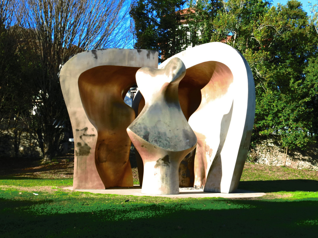 Esculturas de Henry Moore y Eduardo Chillida景点图片