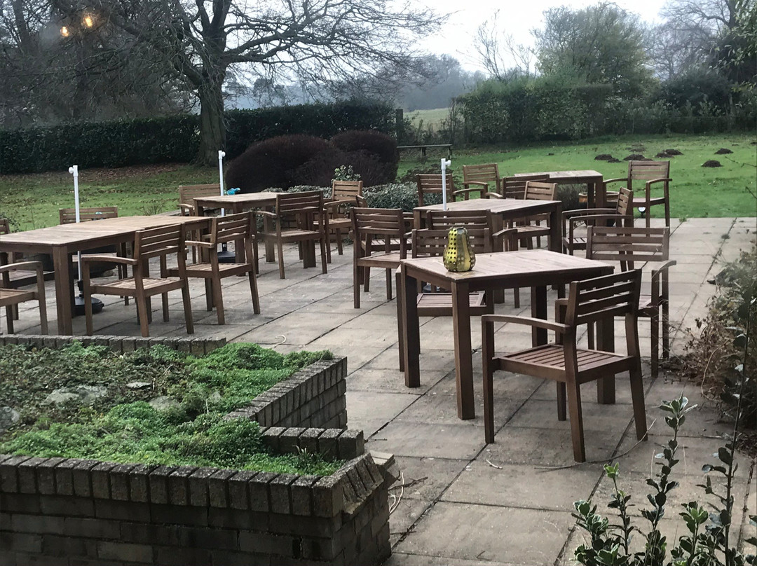 金雀花大厅乡村酒店主图