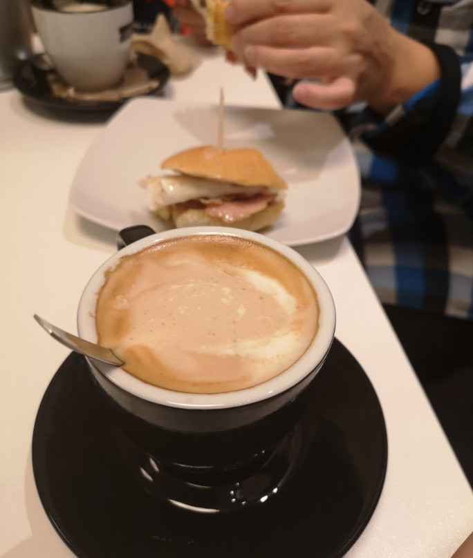 La Brujula Café-Mieres必去景点