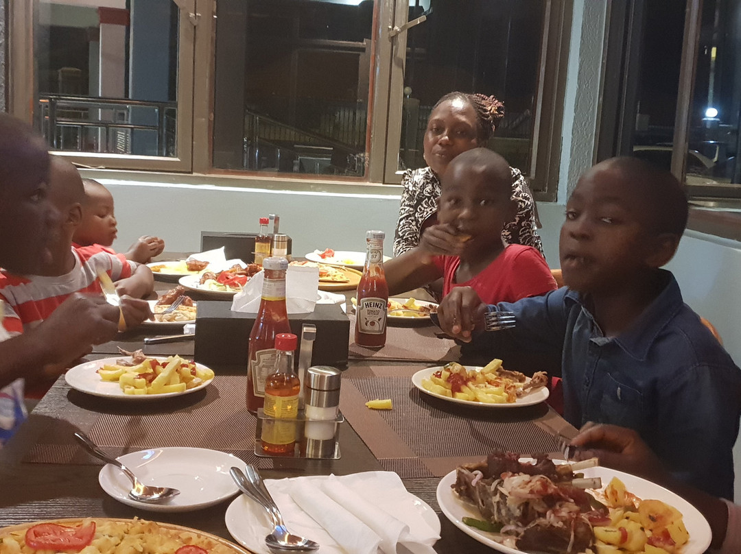 Pinnacle Hotel主图