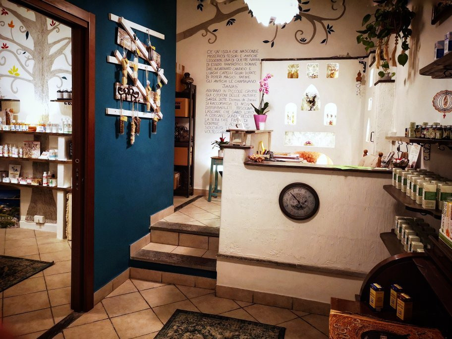 Erboristeria Domus de Janas-Santa Maria delle Mole必去景点