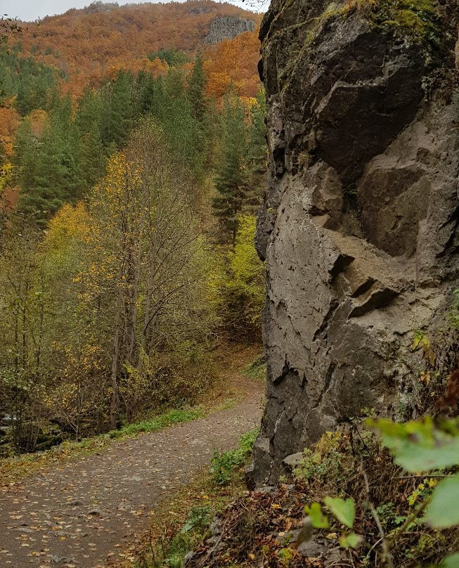 Samodivskoto Prŭskalo (Fairy Waterfall)景点图片