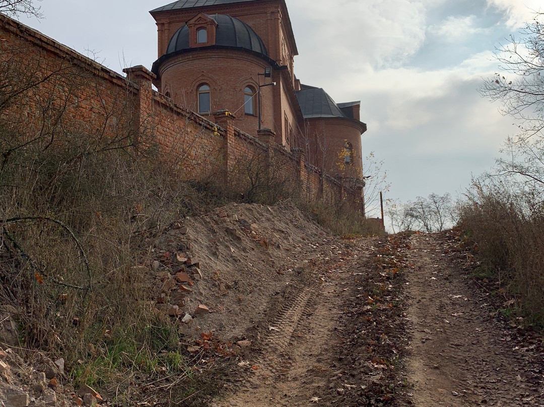 Okhtyrka Holy Trinity Monastery-Okhtyrka必去景点