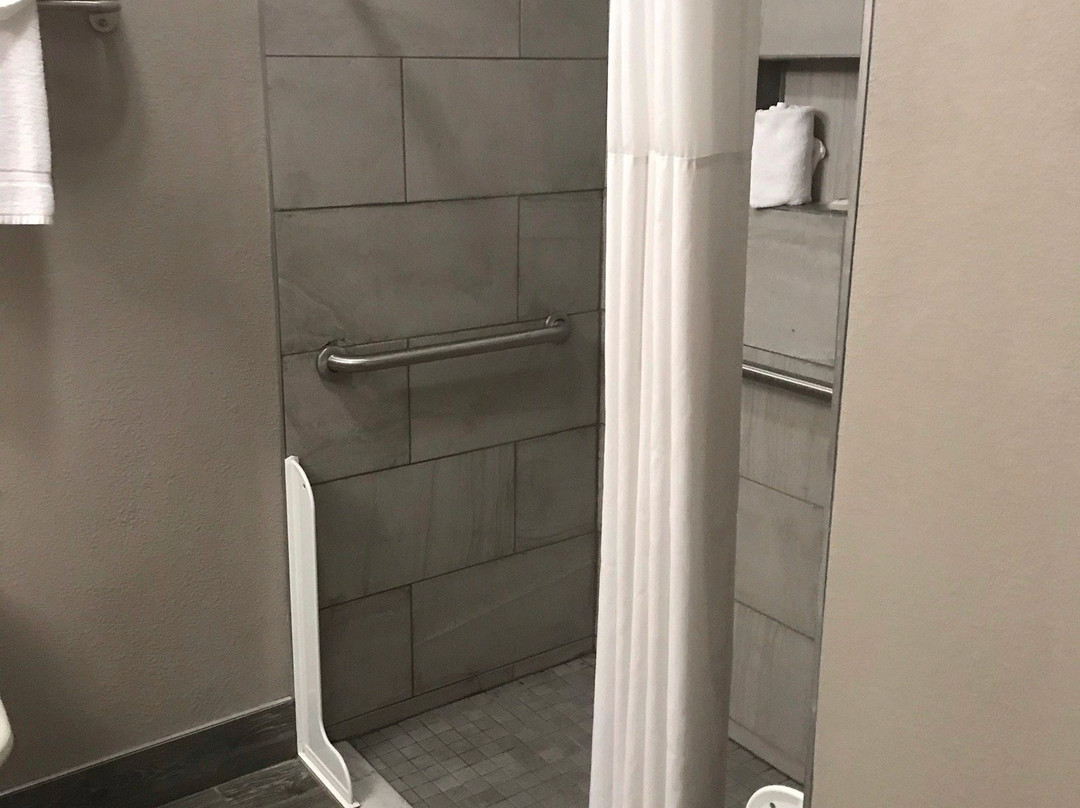 Days Inn & Suites By Wyndham Murfreesborohot Tub主图