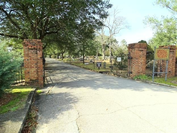 Quaker Cemetery景点图片