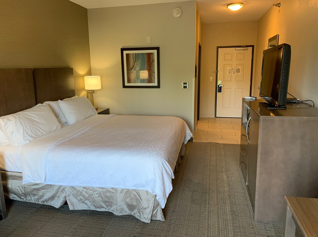 Holiday Inn Express & Suites Wichita Northeast By IHG主图