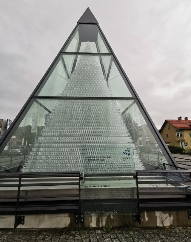 Kristallglaspyramide景点图片