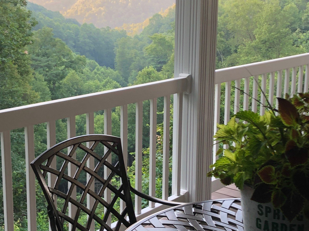 The Crest at Pipers' Gap主图