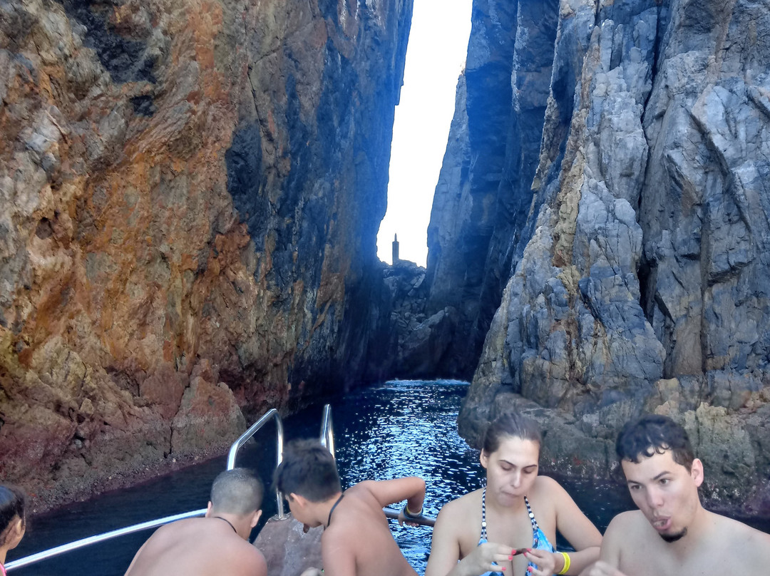 Crevice of Our Lady of Assumption-阿拉伊阿尔港必去景点