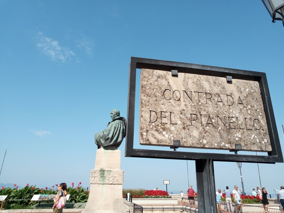 Monumento a Bartolomeo Borghesi-圣马力诺城必去景点