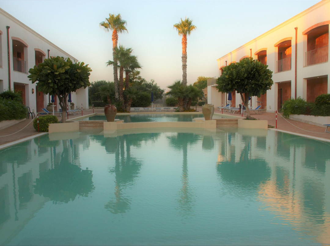 德尔菲诺海滩酒店主图