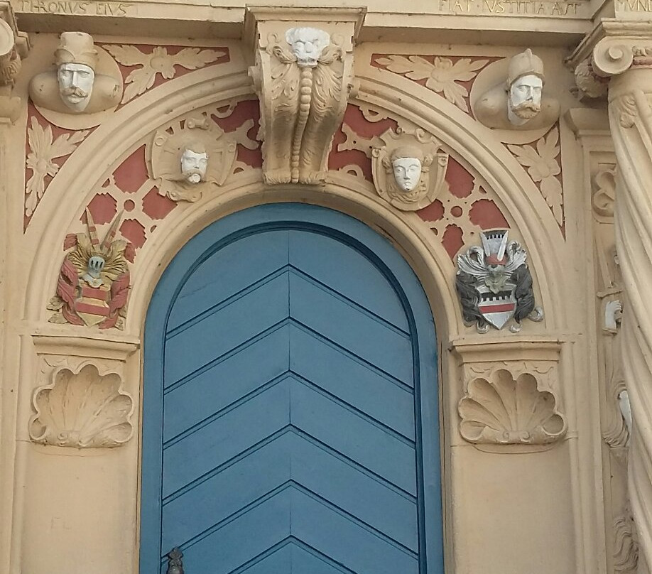 Schloss Neuhaus景点图片