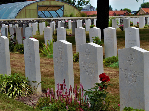 St. Vaast Post Military Cemetery-Richebourg必去景点