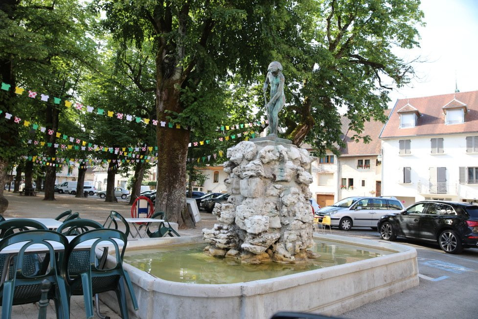 Statue du Pêcheur de Chavots-Ornans必去景点