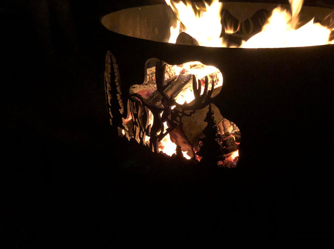 Frontier Pack Train-六月湖必去景点