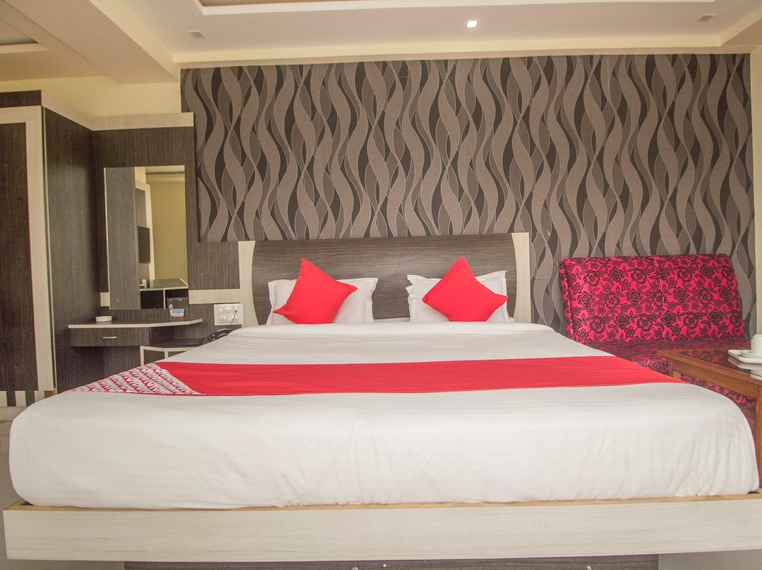 Hotel Debrani International主图