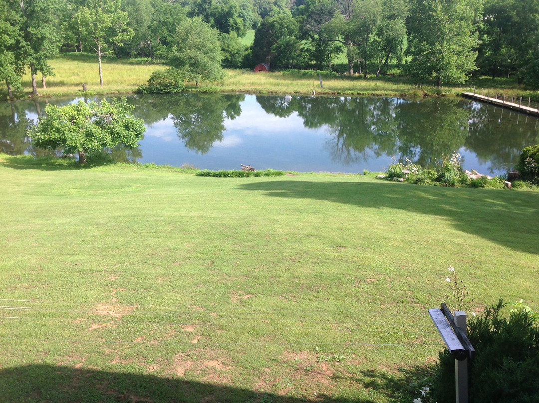 Vanquility Acres Inn & Peaksview Cottages主图