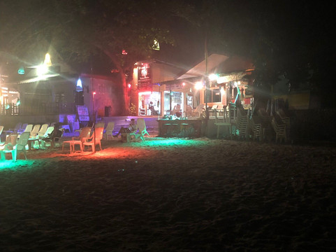 Lipsmackers Beach Bar-查汶海滩必去景点