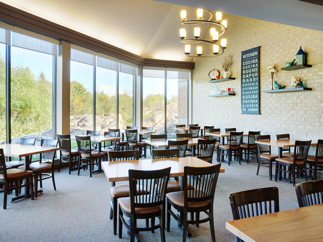 Travelway Inn Sudbury主图