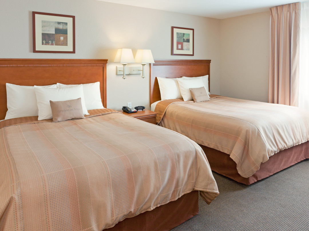 勒雷沃特敦烛木套房酒店主图