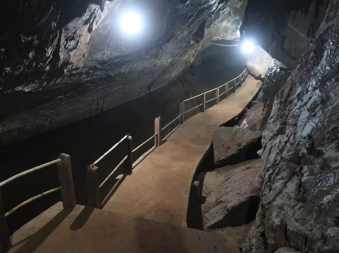 Dragon Cave景点图片