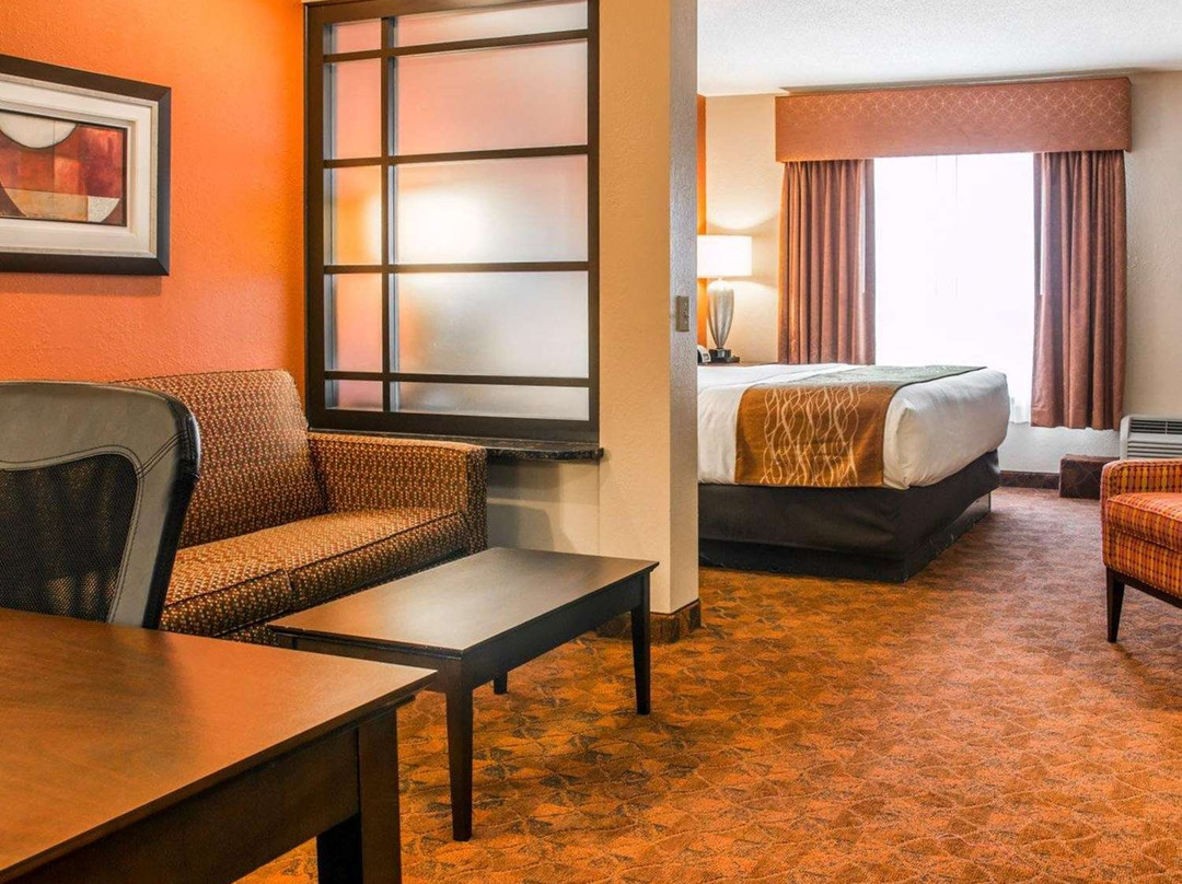 Comfort Inn & Suites And Conference Center主图