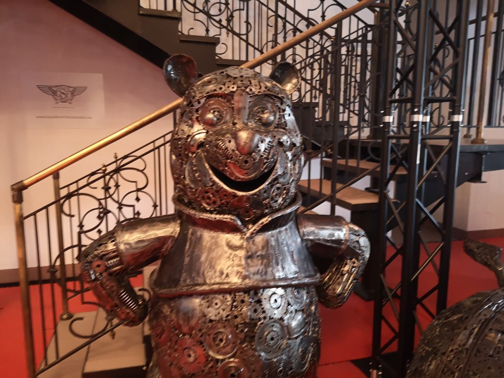 Gallery of Steel Figures景点图片