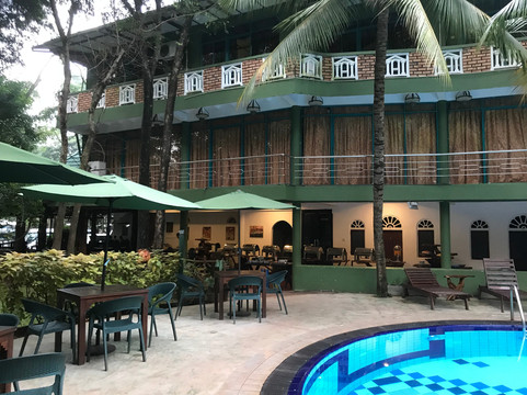 伊甸园酒店主图