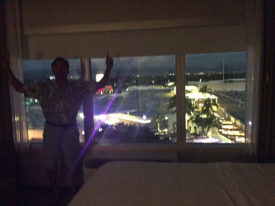 欧胡岛卡珀累欢朋套房酒店主图