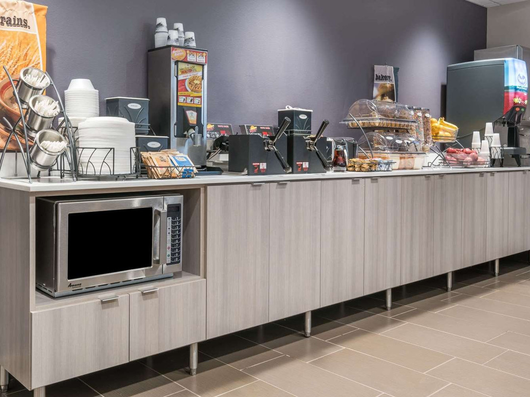 Spark By Hilton Rochester South主图