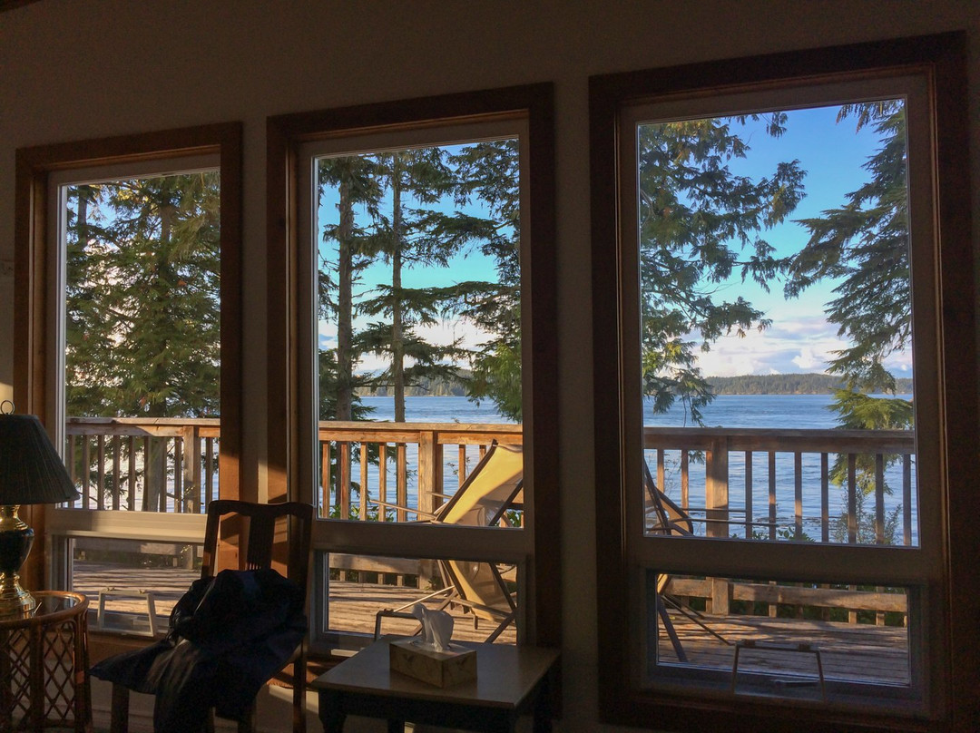 Hidden Cove Lodge主图