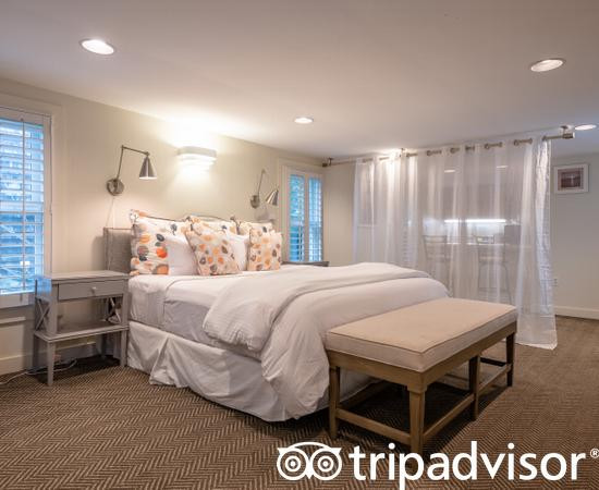 Vineyard Square Hotel & Suites主图