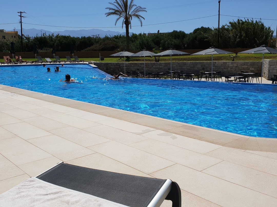 Silver Beach Hotel主图