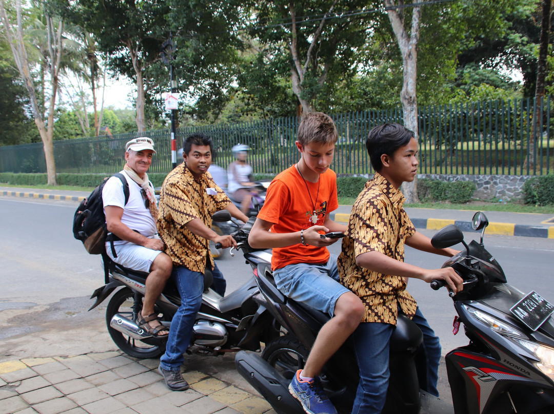 Watu Agung Guest House主图