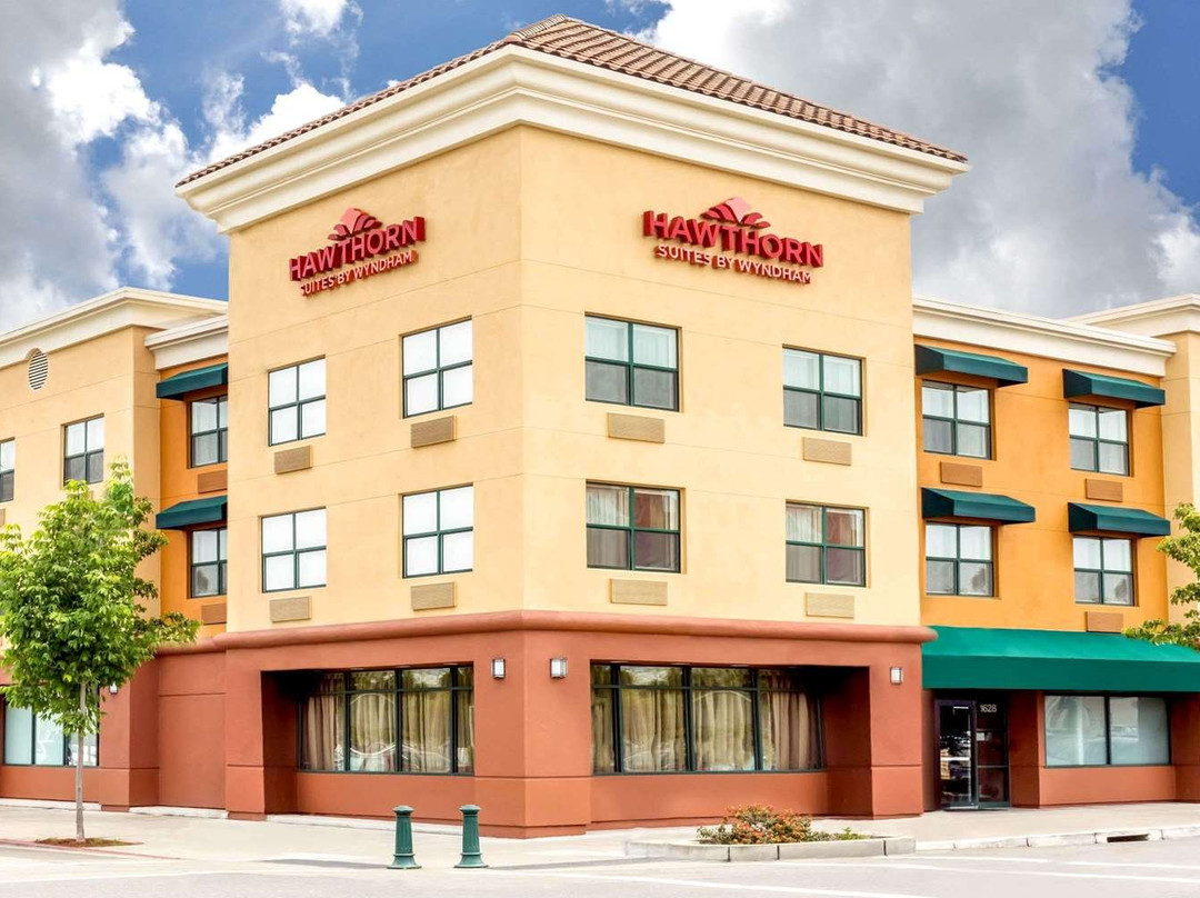 Hawthorn Suites By Wyndham主图