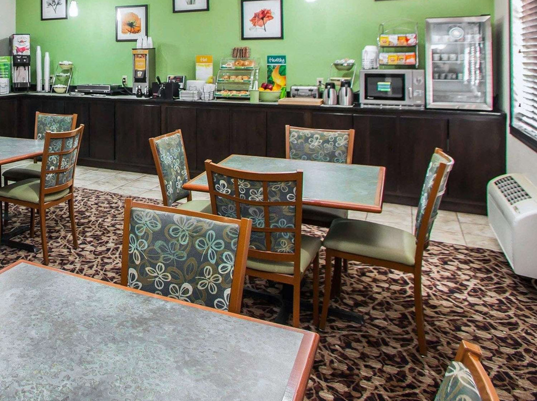 Quality Inn Near I-72 And Hwy 51主图