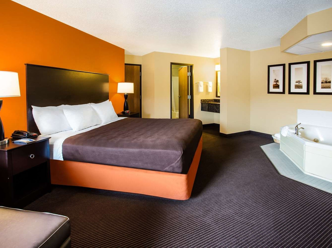 AmericInn by Wyndham Menomonie主图