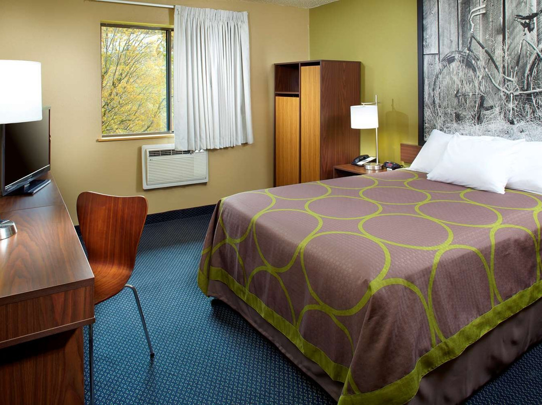 Super 8 by Wyndham St. Clairsville OH-Wheeling WV Area主图