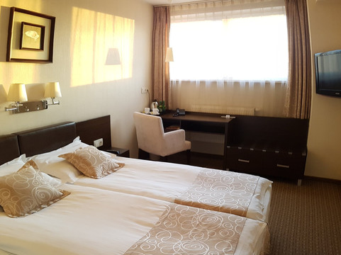 伊塞斯酒店主图