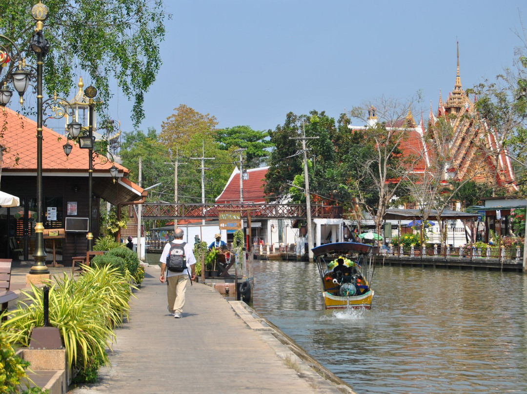 Chuchai Buri Sri Amphawa主图