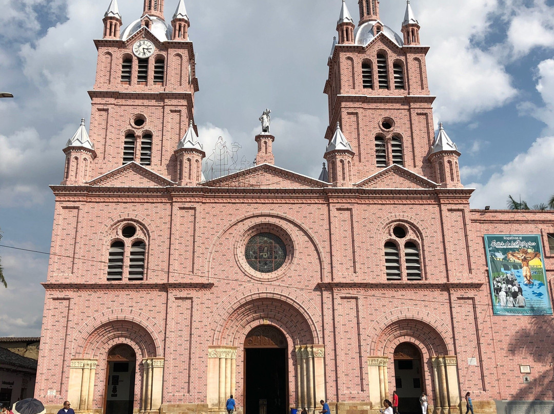 Basilica del Senor de los Milagros de Buga景点图片