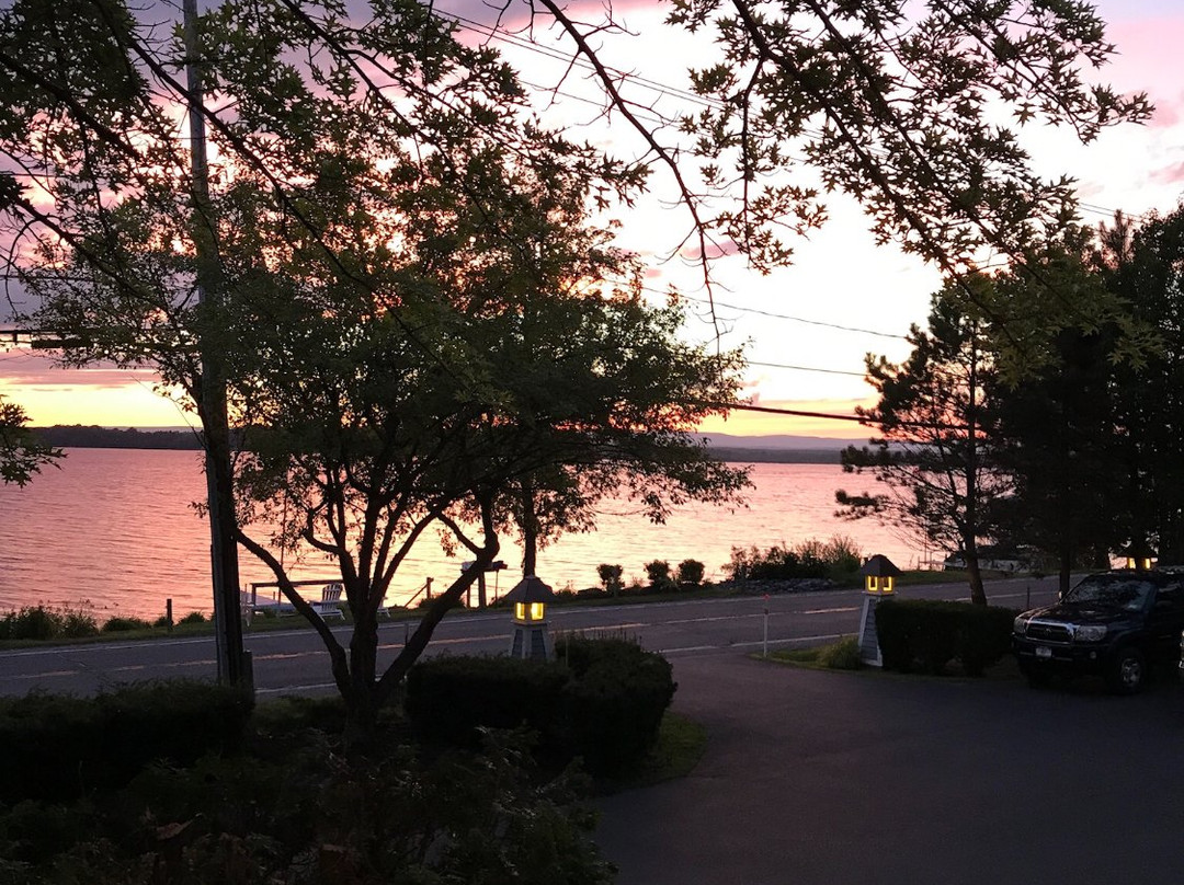 Lakeshore Inn Bed & Breakfast主图