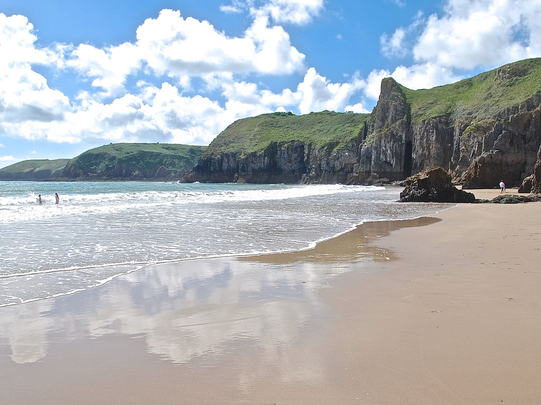 Lydstep Cliffs and caverns景点图片