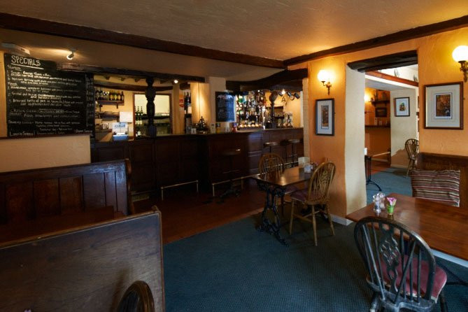 The Crown Hotel主图