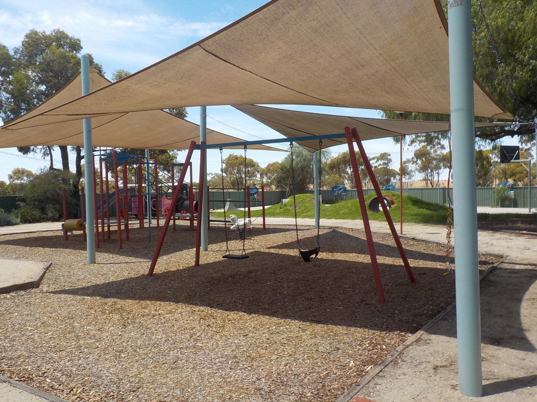 Lowan Park Playground景点图片