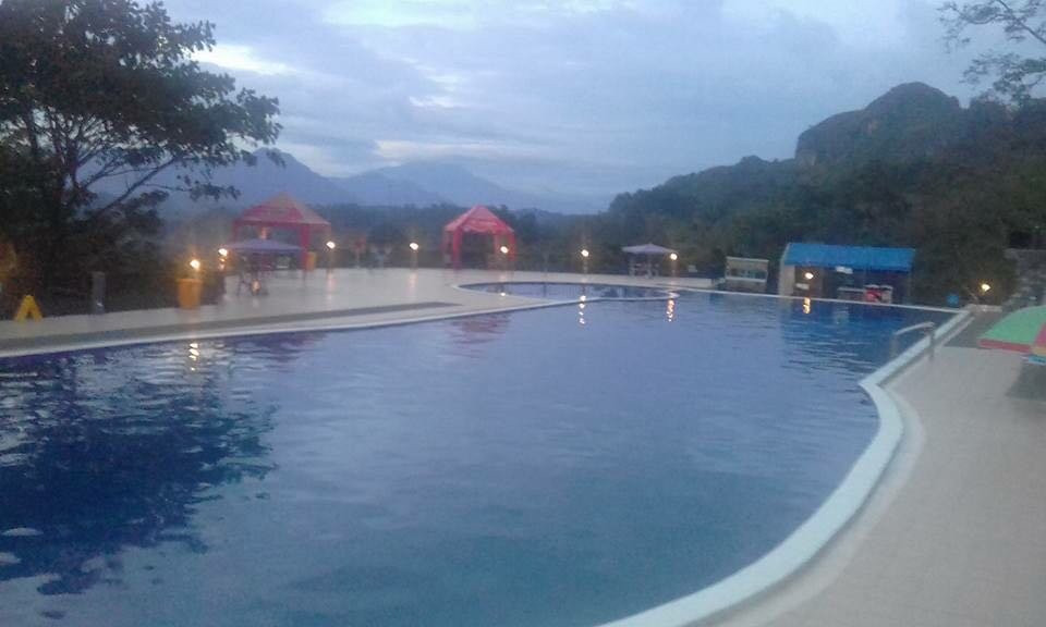 Burake Hills Swimming Pool景点图片