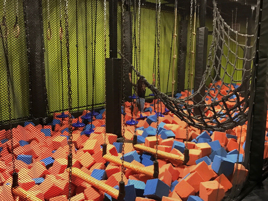 UpDown Trampoline Park景点图片